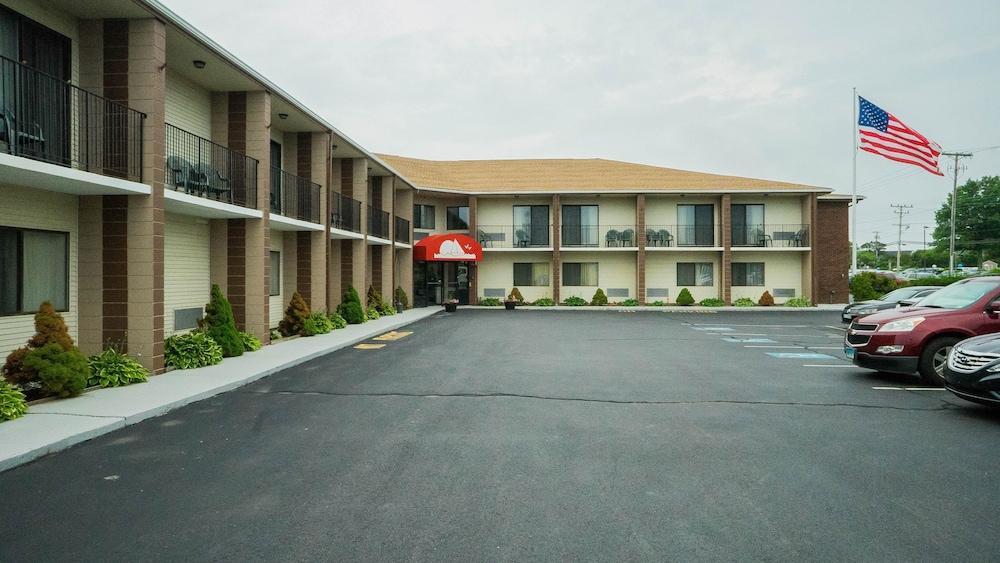 Red Roof Inn & Suites Newport - Middletown, Ri Extérieur photo