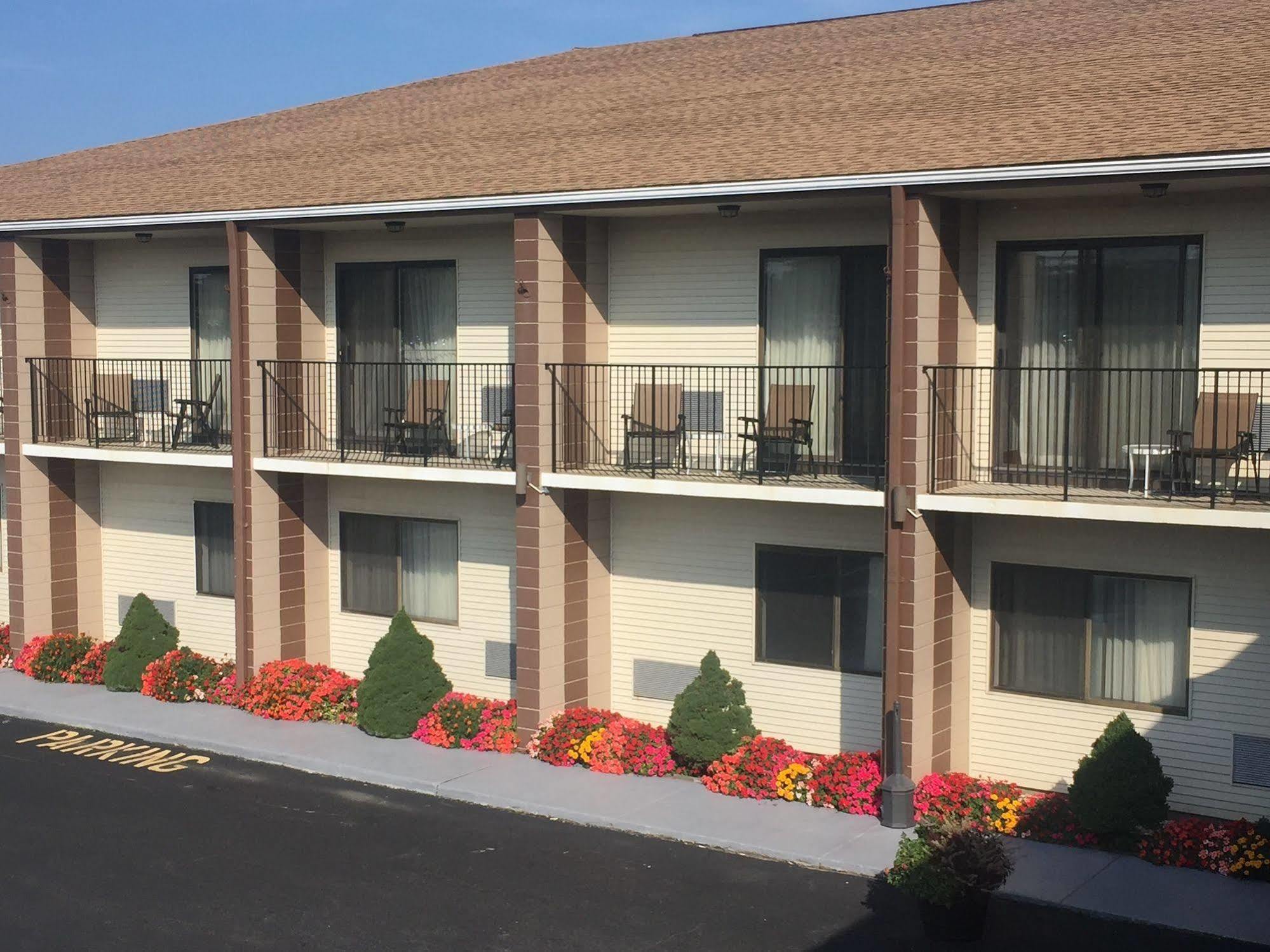 Red Roof Inn & Suites Newport - Middletown, Ri Extérieur photo