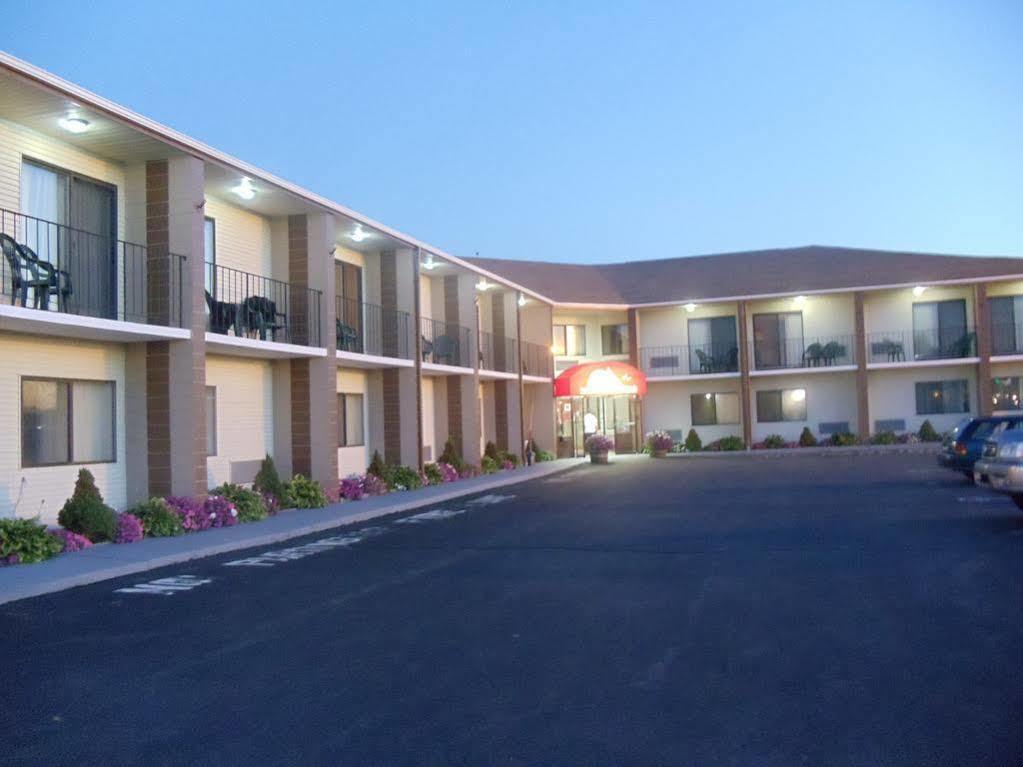 Red Roof Inn & Suites Newport - Middletown, Ri Extérieur photo